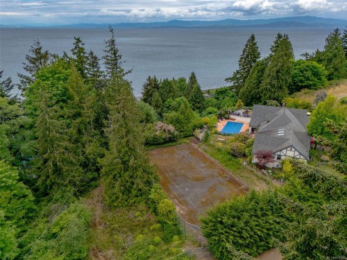 391 Burnham Rd, Qualicum Beach, BC 