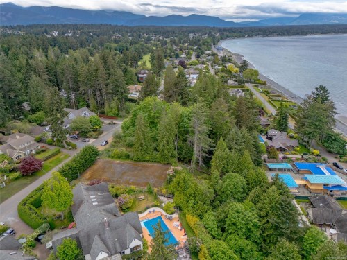 391 Burnham Rd, Qualicum Beach, BC 