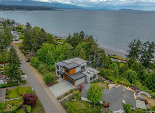 391 Burnham Rd, Qualicum Beach, BC 