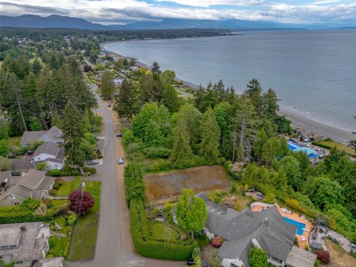 391 Burnham Rd, Qualicum Beach, BC 
