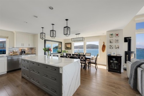 825 Sunset Pt, Sooke, BC 