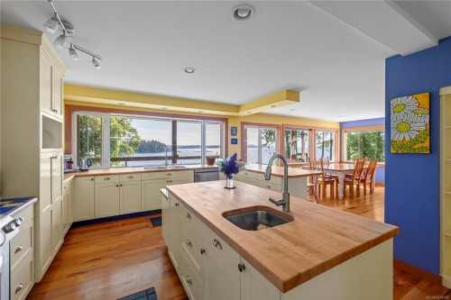 1560 Brebber Rd, Nanaimo, BC 