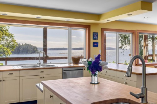 1560 Brebber Rd, Nanaimo, BC 