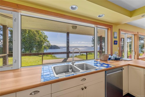 1560 Brebber Rd, Nanaimo, BC 