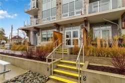 204-916 Lyall St Esquimalt, BC V9A 5E6
