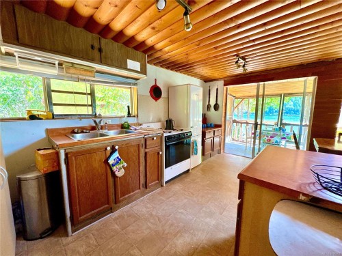 3148 Bay Rd, Qualicum Beach, BC 