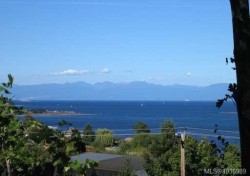 3-911 Haliburton St Nanaimo, BC V9R 4W1