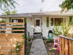 960 Selkirk Ave  Esquimalt, BC V9A 2V3