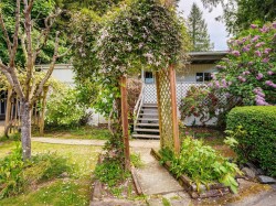 2-2741 Stautw Rd  Central Saanich, BC V8M 2E9