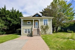 3091 Carroll St Victoria, BC V9A 1R1