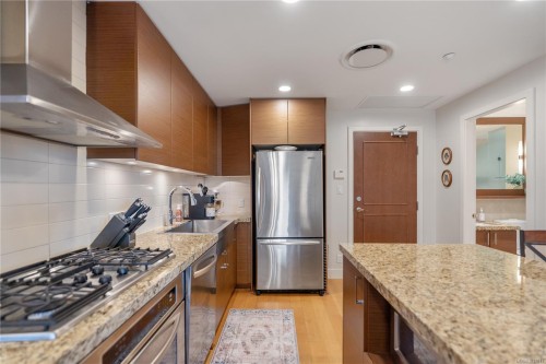 #618-1400 Lynburne Pl, Langford, BC - Indoor Photo Showing Kitchen With Upgraded Kitchen