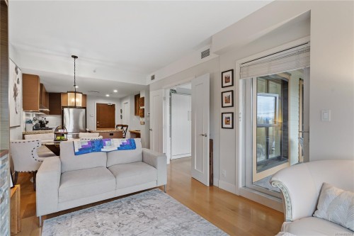 #618-1400 Lynburne Pl, Langford, BC - Indoor Photo Showing Living Room