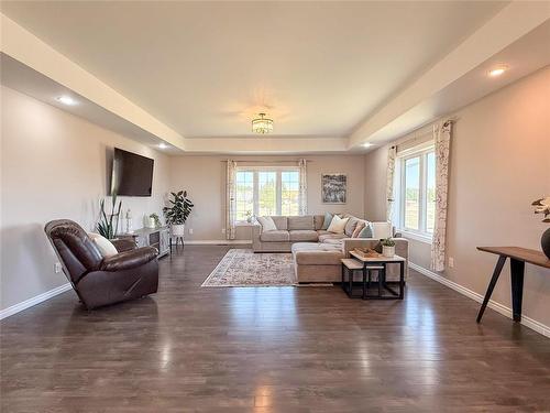 348 Hoops Loop Road, Shilo, MB - Indoor Photo Showing Living Room
