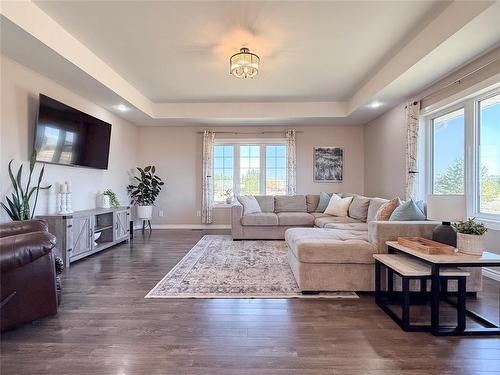 348 Hoops Loop Road, Shilo, MB - Indoor Photo Showing Living Room