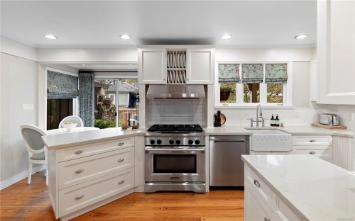 1069 Joan Cres, Victoria, BC 