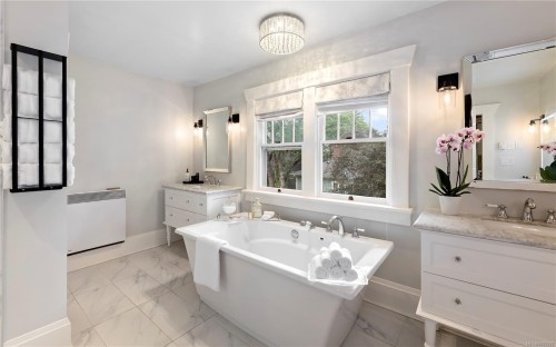 1069 Joan Cres, Victoria, BC 