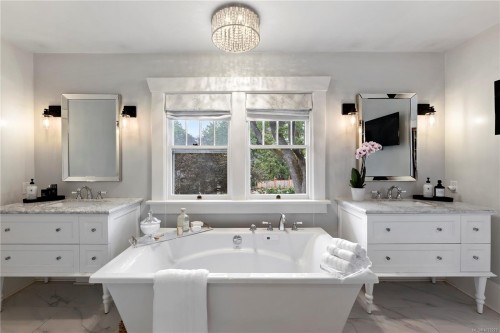 1069 Joan Cres, Victoria, BC 