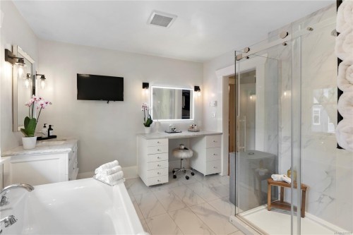 1069 Joan Cres, Victoria, BC 