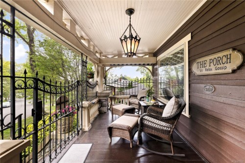 1069 Joan Cres, Victoria, BC 