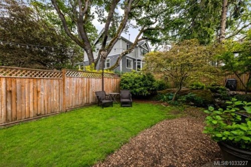 1069 Joan Cres, Victoria, BC 