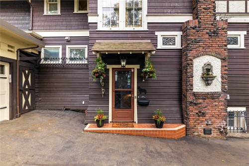 1069 Joan Cres, Victoria, BC 