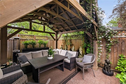1069 Joan Cres, Victoria, BC 