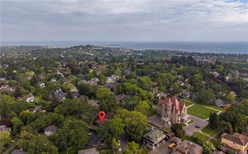 1069 Joan Cres, Victoria, BC 