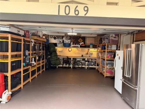 1069 Joan Cres, Victoria, BC 