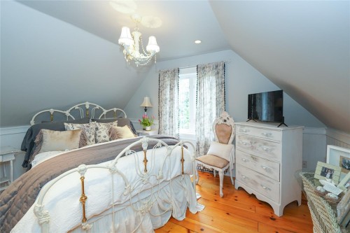 814 Hereward Rd, Victoria, BC 