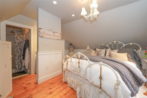 814 Hereward Rd, Victoria, BC 