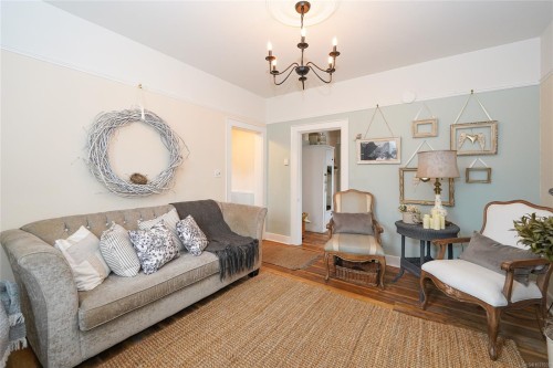 814 Hereward Rd, Victoria, BC 