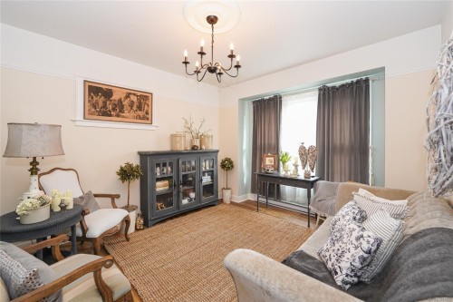 814 Hereward Rd, Victoria, BC 