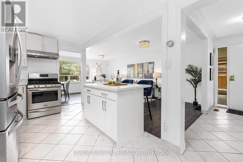 34 Lisburn Crescent, Toronto, ON - Indoor Photo Showing Kitchen With Upgraded Kitchen