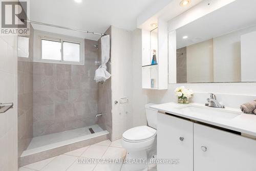 34 Lisburn Crescent, Toronto, ON - Indoor Photo Showing Bathroom