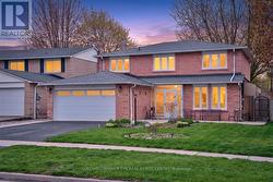 264 MANCHESTER DRIVE  Newmarket, ON L3Y 6K3