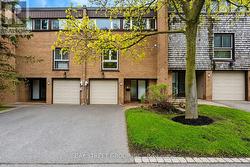 8 PAUL MARKWAY Toronto, ON M2H 1S7