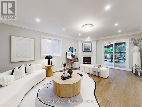 24 NORMANDY CRESCENT  Richmond Hill, ON L4C 8L8
