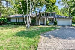 157 TRELAWN AVENUE Oakville (Mo Morrison), ON L6J 4R3