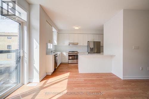 36 Danielle Moore Circle, Toronto, ON - Indoor Photo Showing Kitchen
