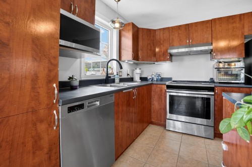 Kitchen - 30 Rue Richard, Lanoraie, QC - Indoor Photo Showing Kitchen With Double Sink