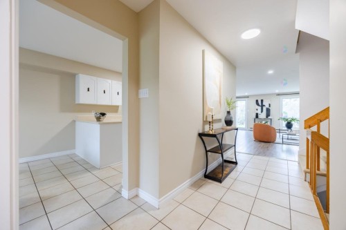 Hall d'entrée/Vestibule - 29-555Z Montrose Drive, Beaconsfield, QC - Indoor Photo Showing Other Room