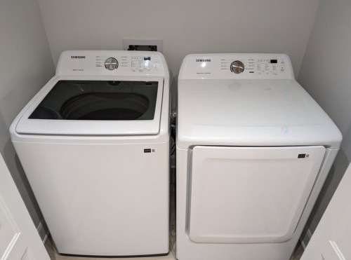 Salle de lavage - 4532 Av. Dozois, Longueuil (Saint-Hubert), QC - Indoor Photo Showing Laundry Room