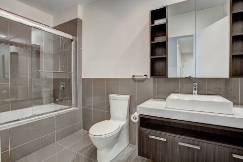 Salle de bains - 345-500 Av. Mousseau-Vermette, Dorval, QC - Indoor Photo Showing Bathroom