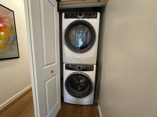 Laundry - 66 Av. Victoria, Pointe-Claire, QC - Indoor Photo Showing Laundry Room