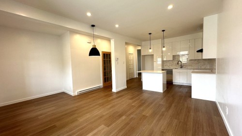 Overall view - 66 Av. Victoria, Pointe-Claire, QC - Indoor Photo Showing Kitchen With Upgraded Kitchen