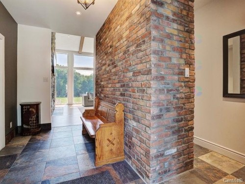 Hall d'entrée/Vestibule - 481 Route De La Montagne-D'Argent, La Conception, QC - Indoor Photo Showing Other Room With Fireplace