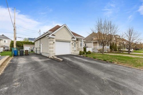 Front of Structure - 692 Rue Forand, Repentigny (Le Gardeur), QC - Outdoor