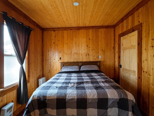 Chambre à coucher principale - 104 Ch. Du Lac-Ludger, Lantier, QC - Indoor Photo Showing Bedroom