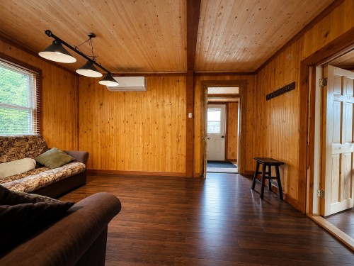 Salon - 104 Ch. Du Lac-Ludger, Lantier, QC - Indoor Photo Showing Other Room