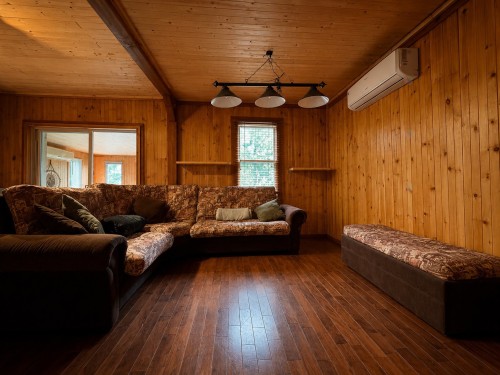 Salon - 104 Ch. Du Lac-Ludger, Lantier, QC - Indoor Photo Showing Living Room